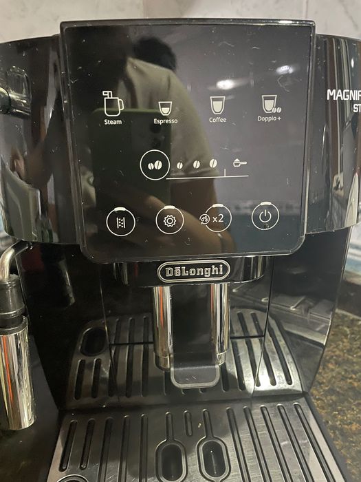 Máquina de café DeLonghi - Magnífica Start