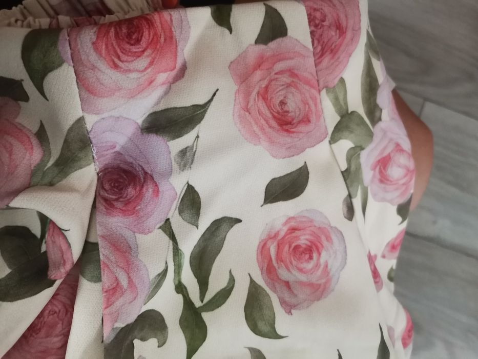 Beżowe spódnico spodenki uniwersalny w różowe kwiaty eleganckie