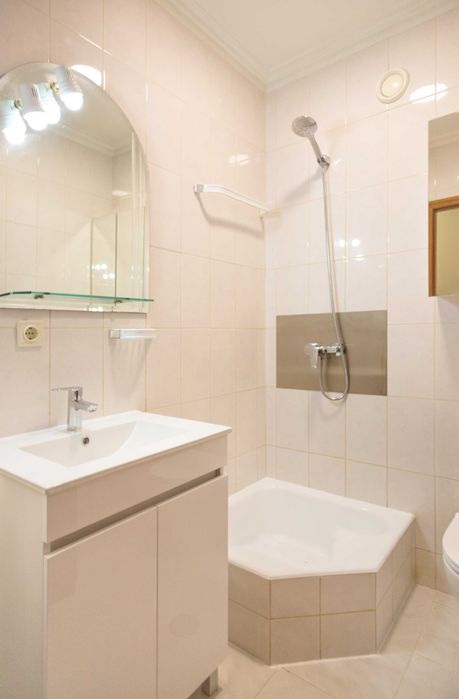 Apartamento T2+1 renovado com garagem fechada | Mafamude