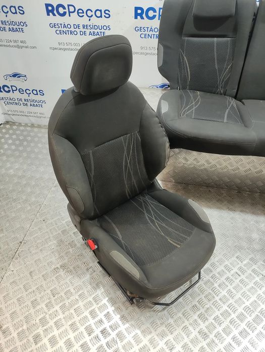 Conjunto de bancos em tecido Peugeot 208 Fase 1
