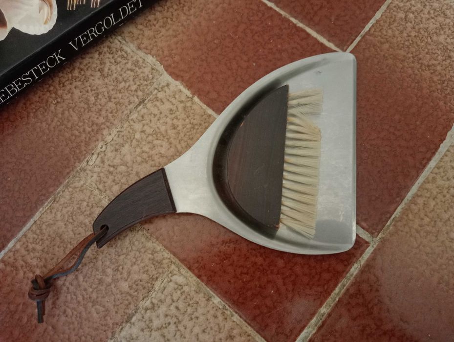 Vários artigos loiça, metais, decoração.