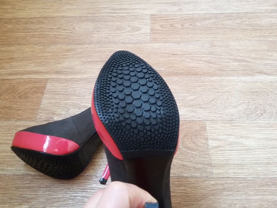 Продам босоножки.