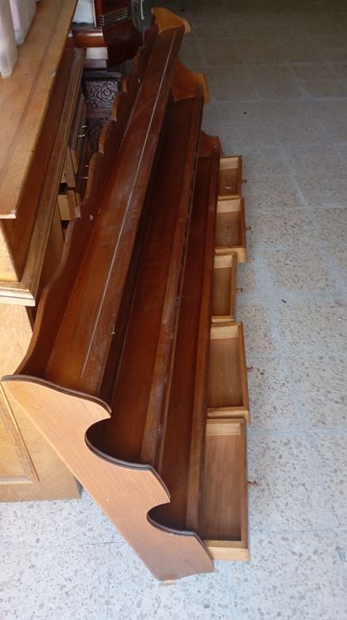 Móvel de parede antigo