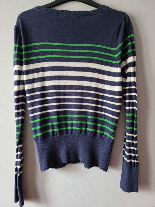 Sweter rozpinany w paski.