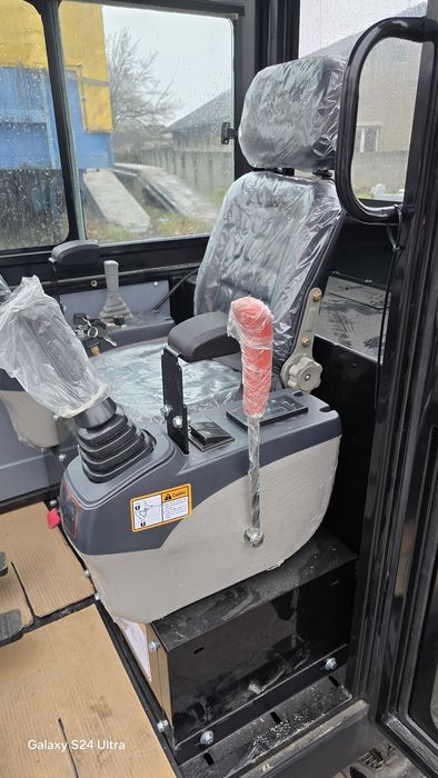 Продаємо мініекскаватор  Huayee HY30 2025