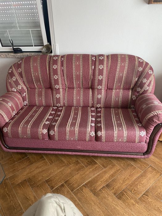 Sofá de 3 lugares com mais dois cadeirões