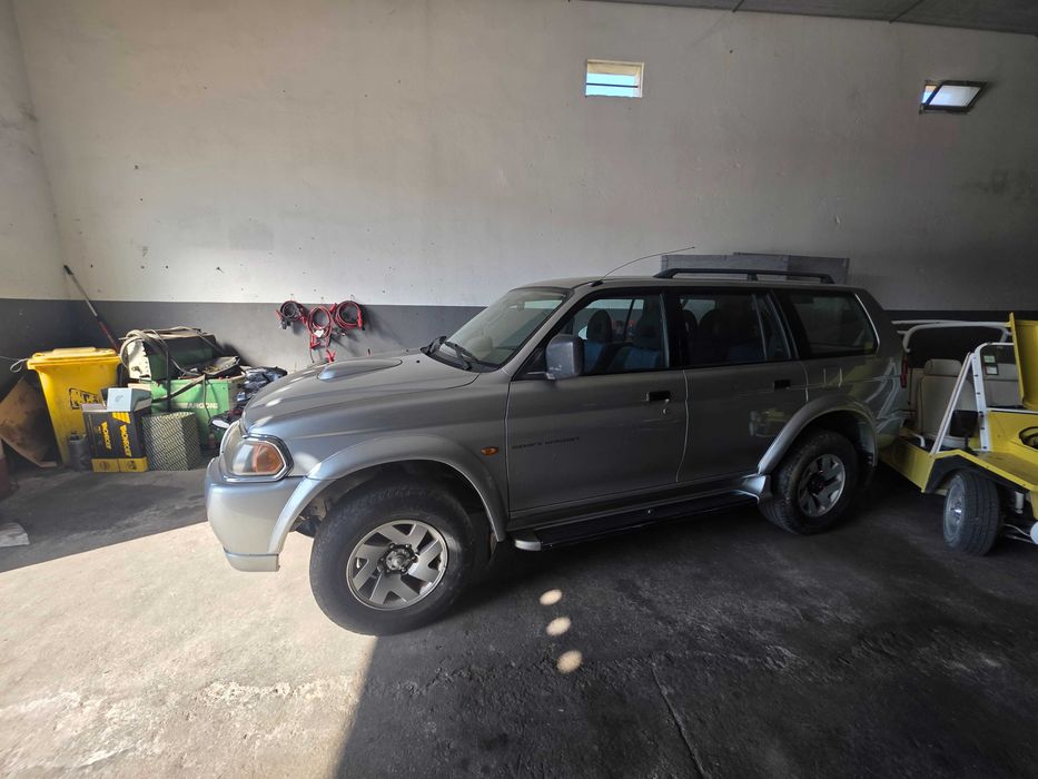Mitsubishi pajero wagon sport