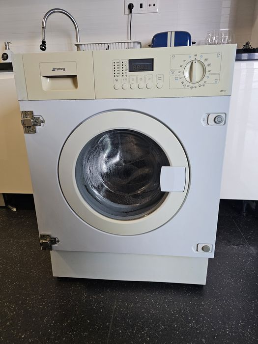SMEG LST 107 – Máquina de Lavar Encastre de 7 kg