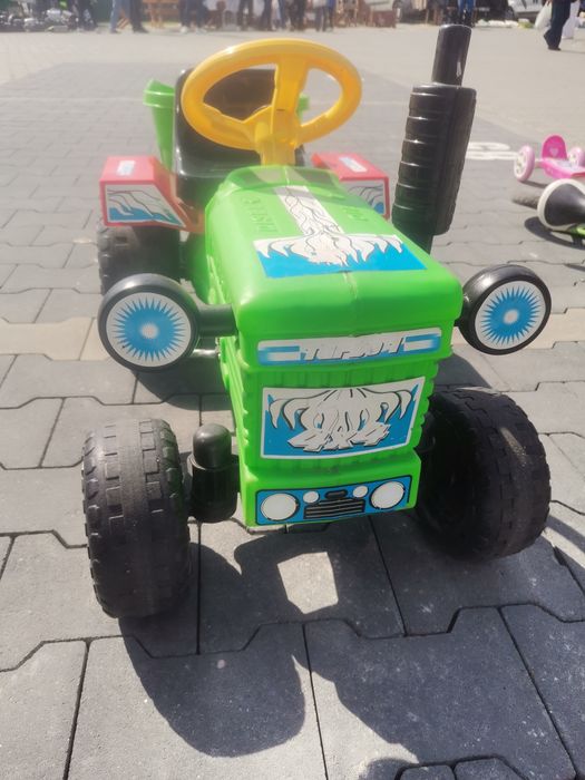 Traktor traktorek na pedały z przyczepką dla dziecka