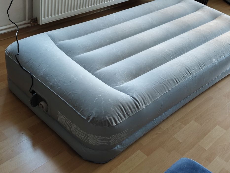 Dwa Dmuchane materace