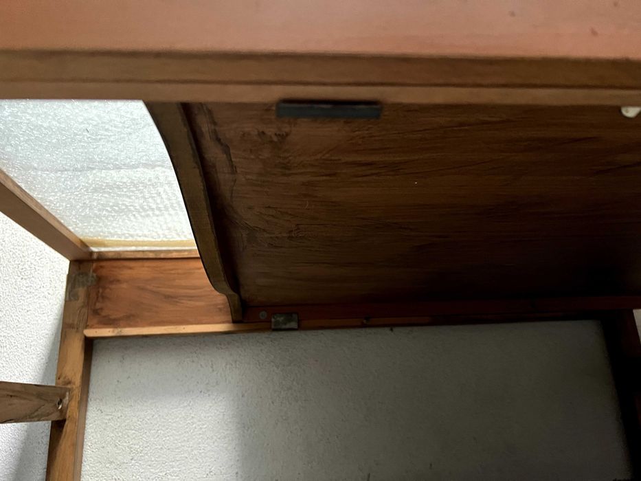 Mesa de centro / apoio em madeira com tampo em vidro e gaveta