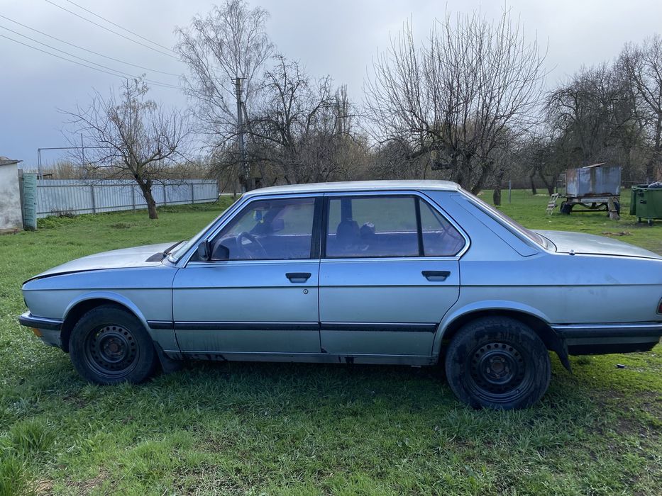 Продам БМВ E28 старий
