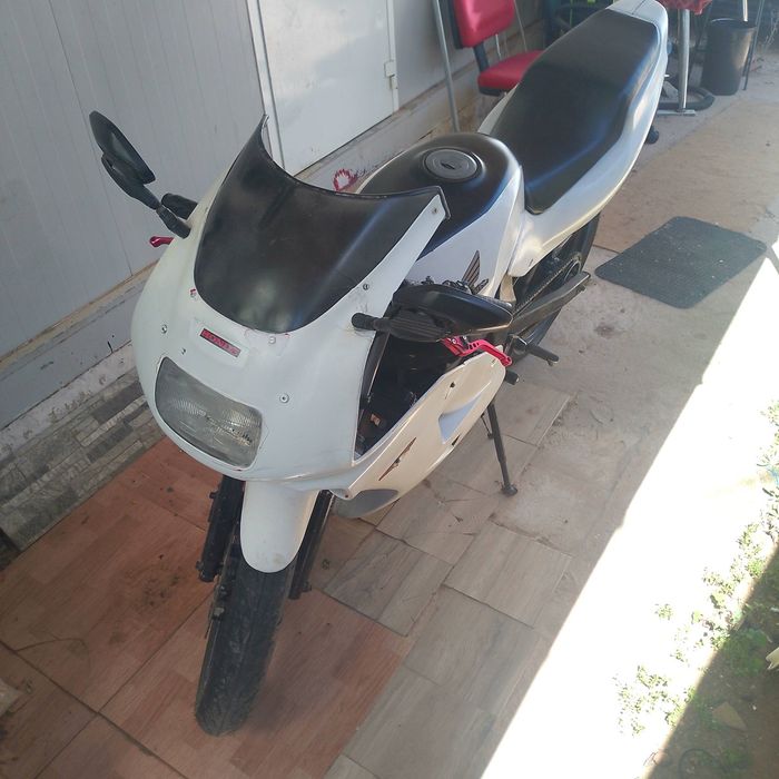 Honda NSR 50 está a circular bem