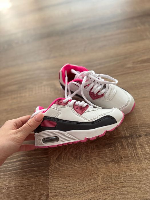 Нові кросівки для дівчинки 25 розмір 15,5 см