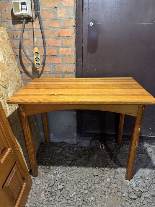 Продам двері та кухонний стіл
