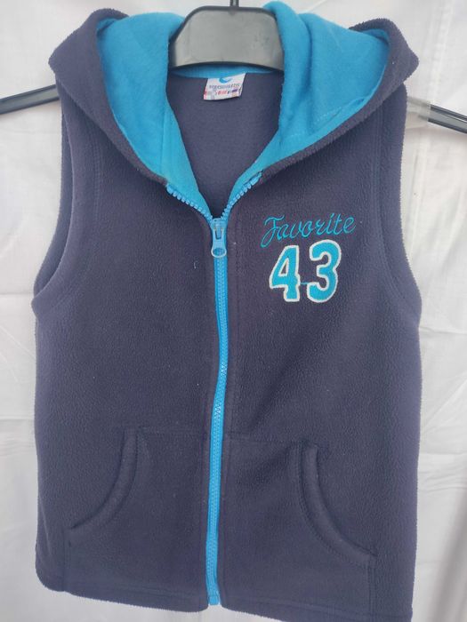 Продам безрукавку для хлопчиків!!!