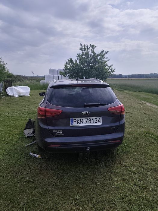 Kia cee'd po kolizji w całości na części