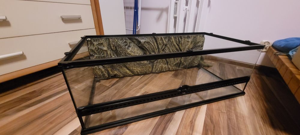 Sprzedam terrarium exo -terra 90 x 45 x 30 stan idealny tło Prudnik