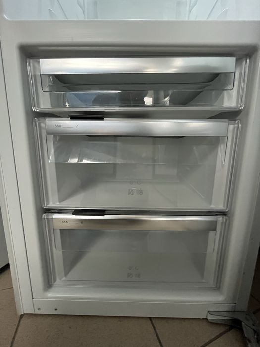 Холодильник вбудований Küppersbusch IKEF3290-2