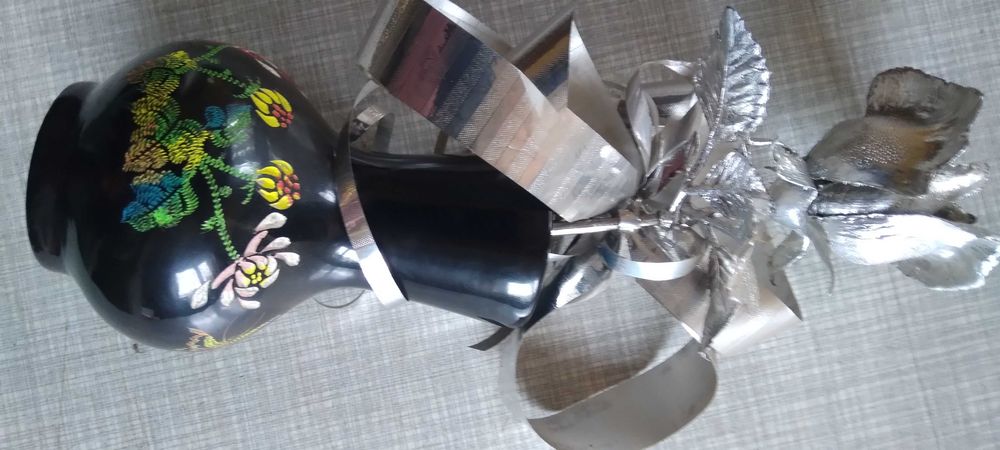 Wazonik na kwiaty ręcznie malowany