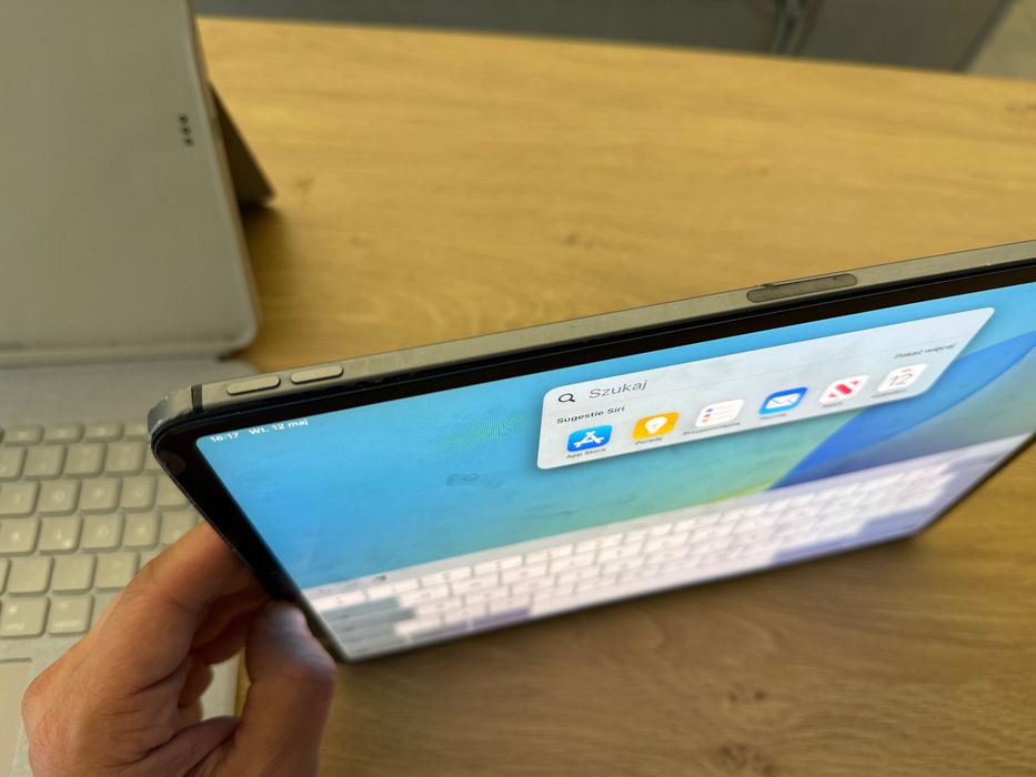iPad 12.9 4 Gen // 256Gb Cellular + Logitech Combo touch