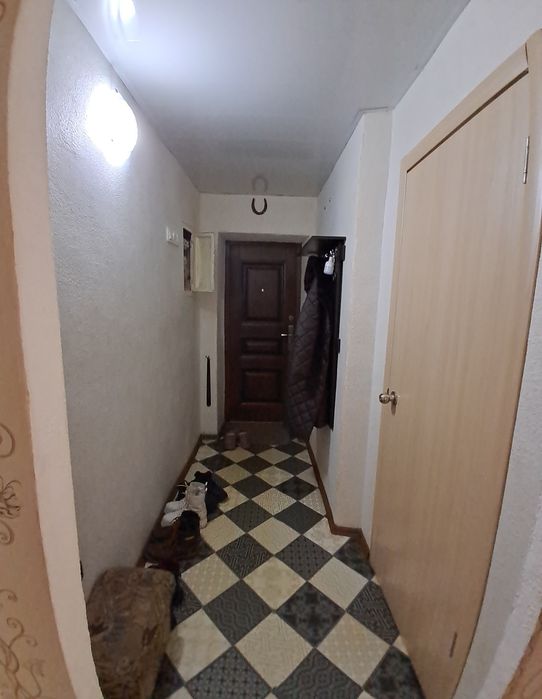 Продам двух комнатную кв. в  Гвардейском.