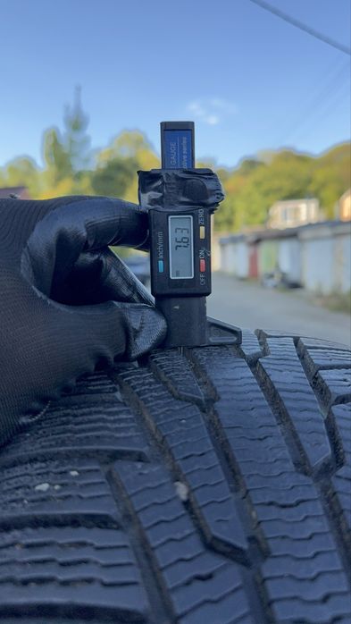 Шини зимові 205/55 r16 Nokian стан новий 25 рік