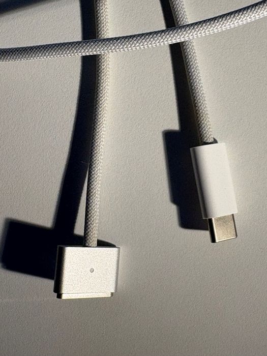 Adaptador Apple USB-C 140W Power Adapter + Cabo USB-C (2 m)