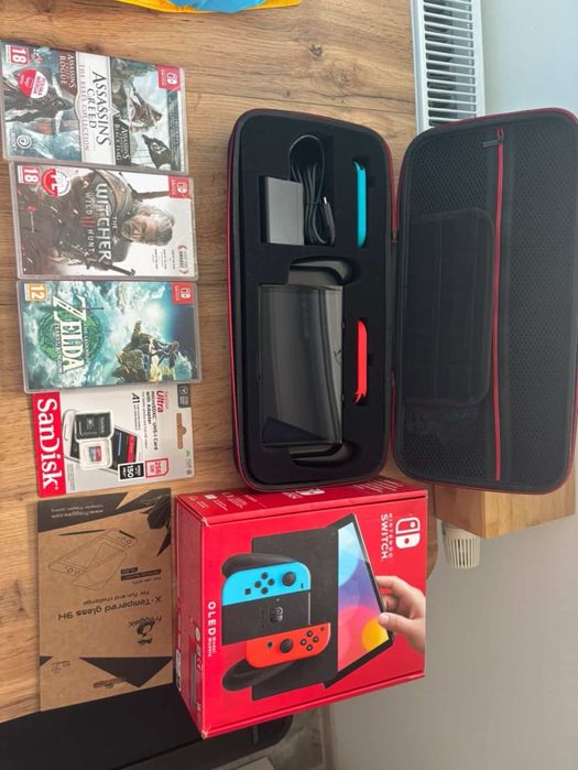 Nintendo Switch OLED z grami i akcesoriami