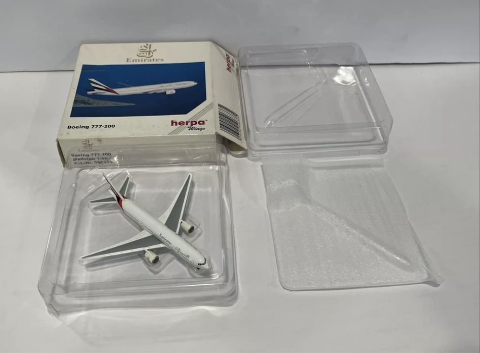 Boeing 777-200 Emirates Herpa 1 500