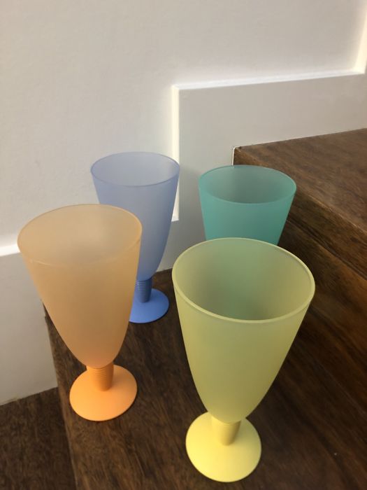 4 potes de sorvete Tupperware, copos para bebidas, novos e sem uso.