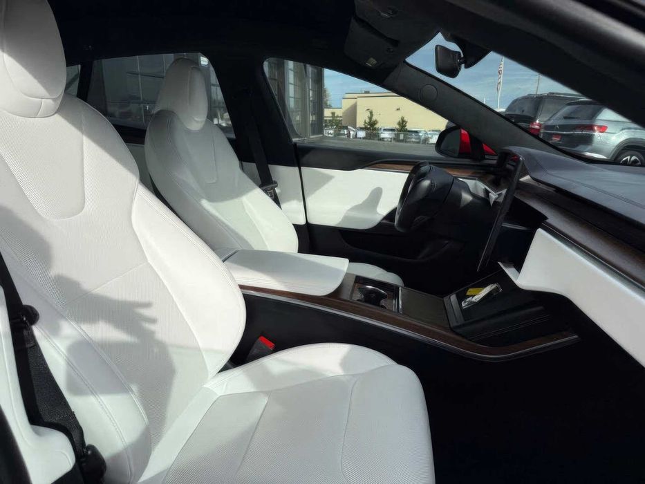 Tesla Model S      2022