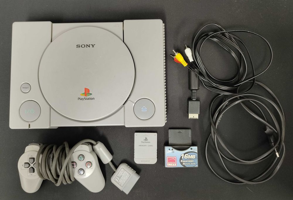 Konsola Sony PS1 z okablowaniem padem i kartą pamięci