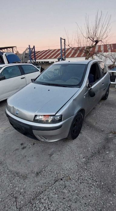Para Peças Fiat Punto de 2000 com boa mecânica