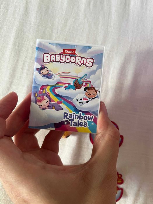 Boneca bebé com fato de joaninha, berço unicórnio e Babycorns