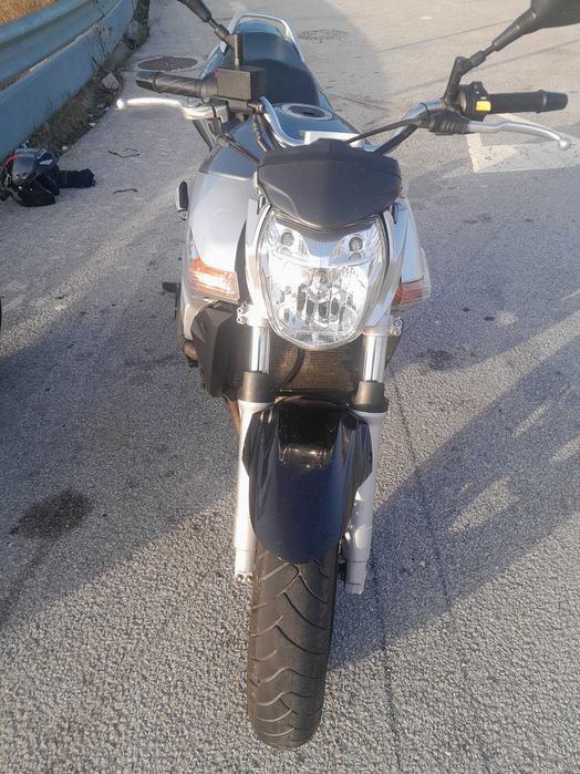 Suzuki GSR 600.           .
