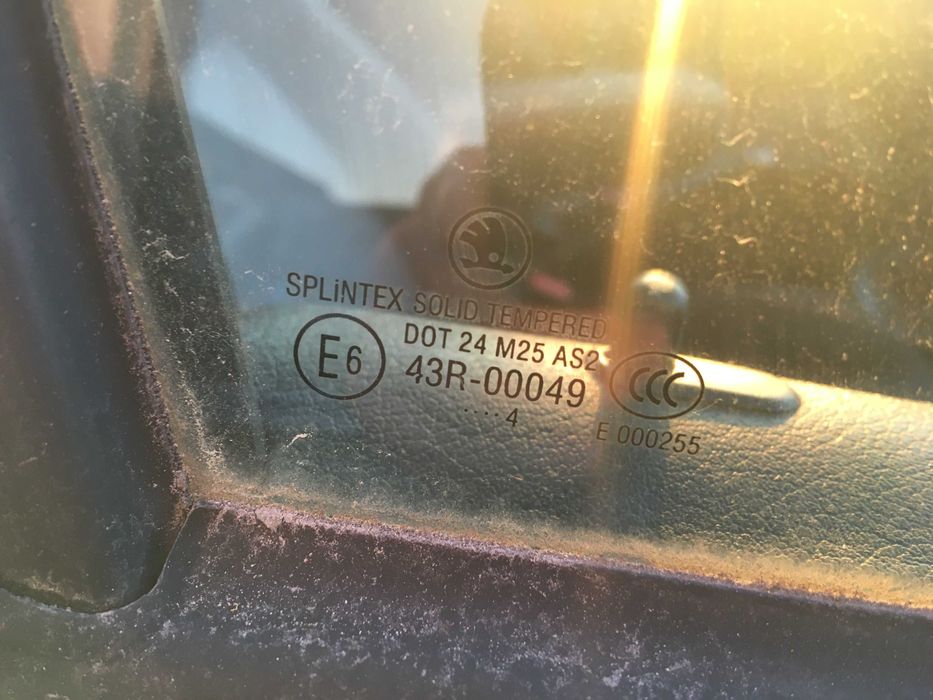 SKODA OCTAVIA I Szyba przód przednia czołowa  stan bdb
