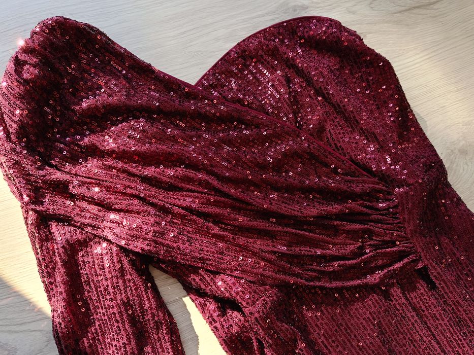 Suknia elegancka-na jedno ramie, połyskująca,długa