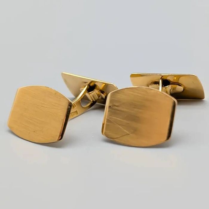 Abotoaduras em ouro 18 quilates; 6.2 gramas; 16mm