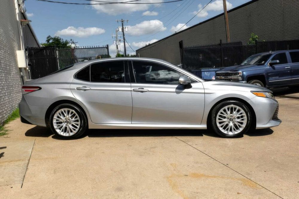 Toyota Camry Xle      2020