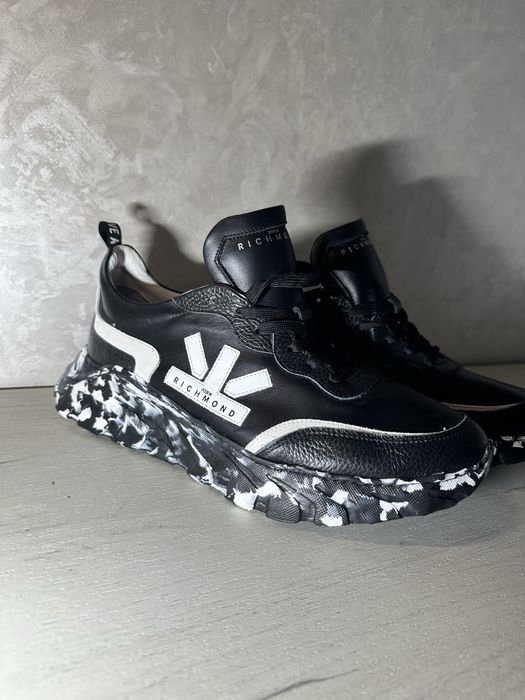 Чоловічі шкіряні кросівки John Richmond, чорно-білі 45р.