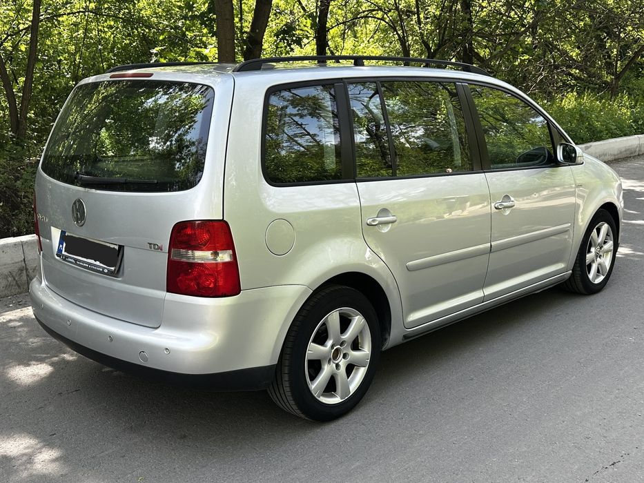 Свіжопригнаний VW Тауран 1.9ТДІ не розмитнений у Києві