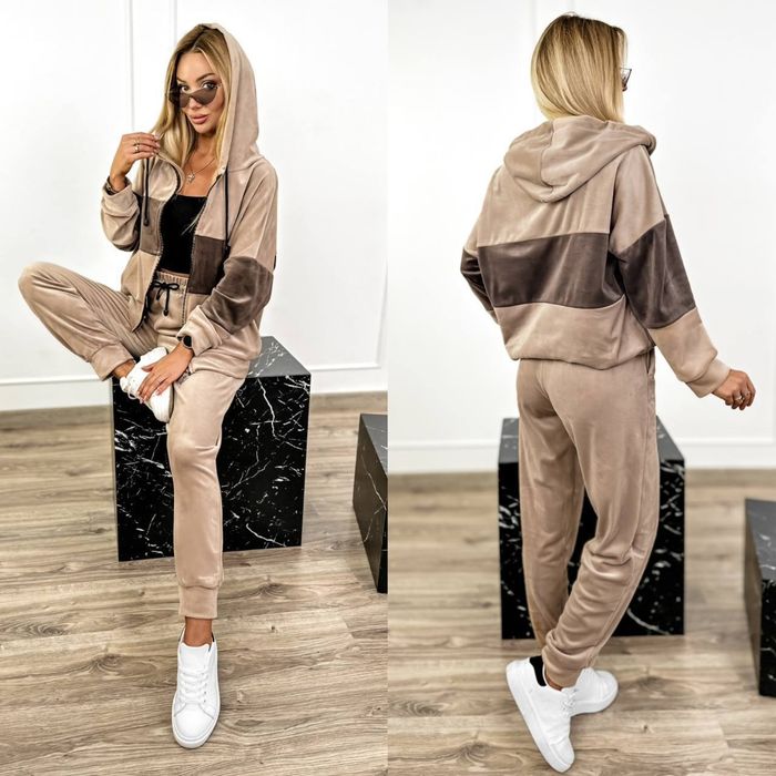 Жіночий велюровий костюм гарної якості