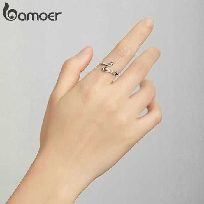 Pierścionek srebrny dłonie miłość prezent