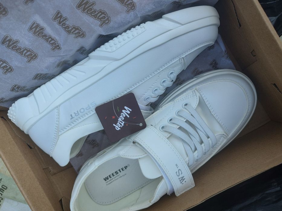 Кроссовки белые 36 размер кожа/ кросівки білі