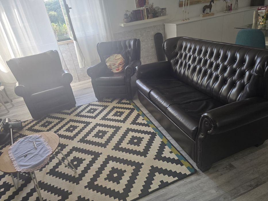 Sofá cama Capitonê + 2 poltronas