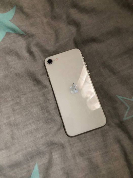 В продаже Iphone Se 3/2022