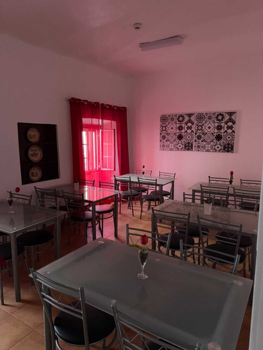 ACM1510 - Conjunto de 6 Mesas de Vidro e 24 Cadeiras Estofadas - Usado