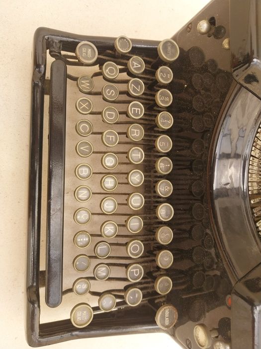 Máquina de Escrever Antiga Royal Model 10 (Anos 20) - Visores de Vidro