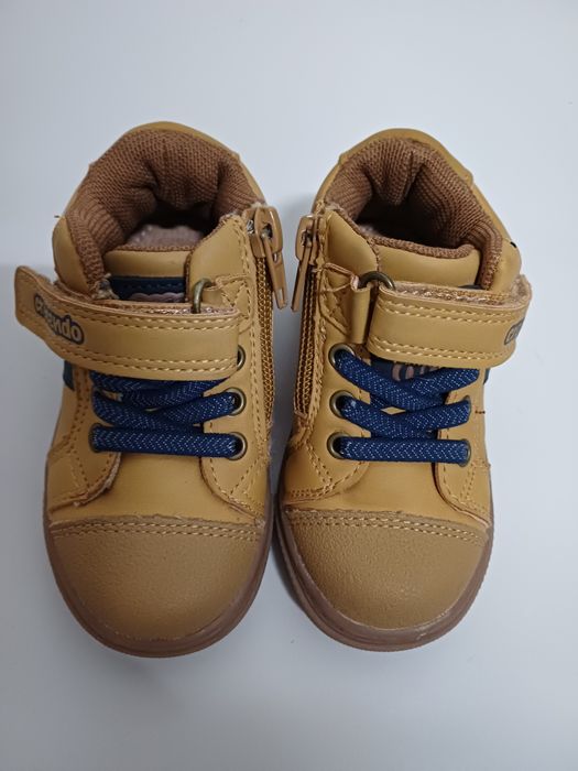 Botinhas tamanho 21. 3 euros